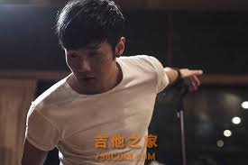 这些歌手是怎么红的之李荣浩：初二辍学，十几岁月入过万- 吉他 ...