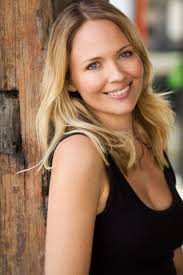 Lara Cox - Free pics, galleries & more at Babepedia