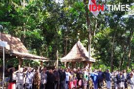 Maybe you would like to learn more about one of these? Warga Semarang Bangkitkan Pariwisata Lewat Lagu Indonesia Raya 3 Stanza