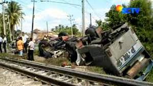 Film jepang terbaru isteri selingkuh dengan supir truk. Sopir Bus Pmh Menjadi Tersangka News Liputan6 Com