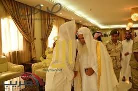 أحمد الحذيفي هو إمام و خطيب بمسجد قباء بالمدينة المنورة. Ø¥Ù…Ø§Ù… ÙˆØ®Ø·ÙŠØ¨ Ø§Ù„Ù…Ø³Ø¬Ø¯ Ø§Ù„Ù†Ø¨ÙˆÙŠ Ø¹Ù„ÙŠ Ø§Ù„Ø­Ø°ÙŠÙÙŠ ÙŠØºØ§Ø¯Ø± Ø¹Ø³ÙŠØ± ØµØ­ÙŠÙØ© Ø§Ù„Ø±Ø£ÙŠ Ø§Ù„Ø¥Ù„ÙƒØªØ±ÙˆÙ†ÙŠØ©