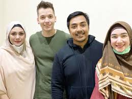 © copyright (c) 2016 tempo.co foto. Tampil Berhijab Celine Evangelista Hadiri Acara Pengajian Dengan Stefan William Pikiran Rakyat Com