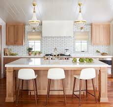 This Florida Home Packs In Color In The Most Refreshing Ways Kitchen Interior Interior Design Kitchen Neutral Kitchen Designs