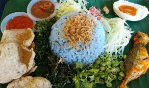 Di malaysia, terdapat pelbagai jenis makanan tradisional melayu warisan zaman berzaman yang begitu popular dan diminati ramai. 19 Makanan Khas Malaysia Yang Terkenal Harus Dicoba