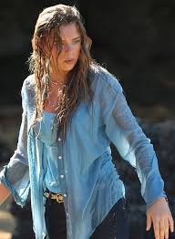 The awakening scene tratte dal film : Indiana Evans On The Set Of Blue Lagoon In Maui 02 Gotceleb