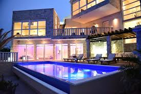 Das angebot in kroatien ist mittlerweile sehr groß und familien können teilweise viel günstiger eine unterkunft buchen. Cathy Hummels Vermietet Luxus Villa In Kroatien Bei Airbnb Express De