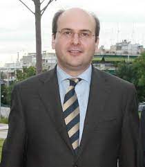 Γεννήθηκε το 1965 στο ρέθυμνο κρήτης. Kostis Hatzidakis Wikipedia