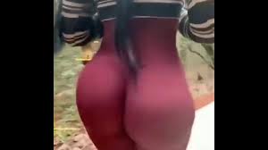 سكس فتاة مثيرة تلبس ملابس ضيقة و يمكن مشاهدة مؤخرتها - YouTube