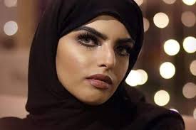 بالفيديو زوج سارة الودعاني يضعها في موقف محرج بسبب وزنها الزائد
