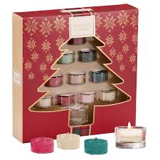 Yankee Candle Gift Set 10 Scented Tea Lights 1 Tea Light Holder Festive Christmas Tree Gift Box Yankee Candle Gift Yankee Candle Gift Set Yankee Candle