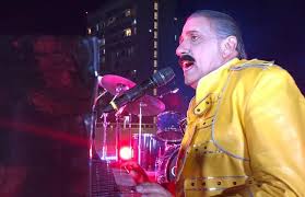 No te pierdas morandé con compañía por mega, viernes 22:30 hrs. Kike Se Caracterizo De Mercury Para El Regreso De Morande Con Compania