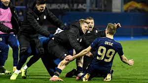 Maçın ardından dinamo zagreb futbolcuları ve yedek kulübesi büyük bir sevinç yaşarken, jose. X2img4udda3u0m