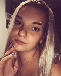 Demi Richardson's Instagram, Twitter & Facebook