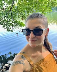 Courtney Manning (@country_bumpkin_courtney) • Instagram photos and videos