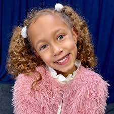 Запознайте се с 6 годишната Елизабет Павлова, една очарователна, талантлива  и красива млада госпожица. В албума “КИСЛОРОД” на VOICE ACADEMY тя ще  омагьоса всички с романтичната песен “По-различно”. Бети е зодия водолей,