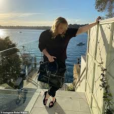 Rebel wilson shares workout snaps while revealing she has a new project lined up. Rebel Wilson Exhibits Her 18kg Weight Loss In Chic All Black Ensemble For Idyllic Instagram Picture Readsector