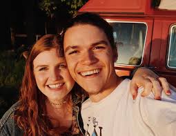 Little People's pregnant Isabel Roloff shows off baby bump as she poses for  selfie at sister-in-law Audrey's house