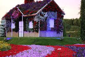 As far as amazing flower gardens go, this is hard to beat. The Most Beautiful Places Around The World To Stroll Amongst The Flowers Starts At 60