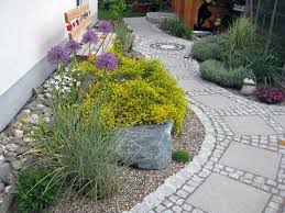 Das Gartenhaus Als Werkstatt Garten Garten Pflaster Gartenfliesen