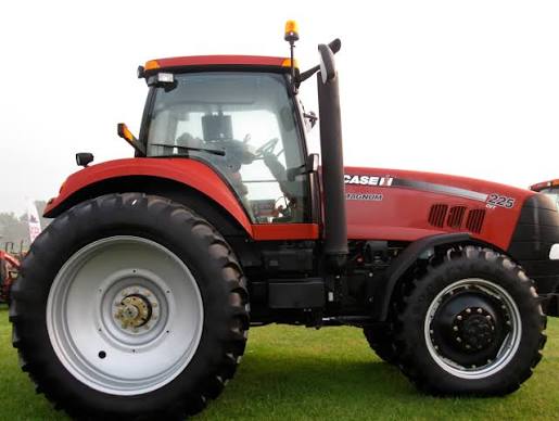 Case IH MAGNUM 225 Tractor