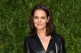 Katie holmes spoke to e! Katie Holmes Posts A Suri Cruise Tribute For National Daughters Day