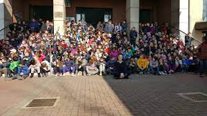 Elenco completo delle scuole elementari statali, paritarie e non paritarie nel territorio del comune di rivolta d'adda. Uovo Di Pasqua Formato Maxi Donato Alla Scuola Elementare Prima Treviglio