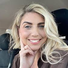 Jess Fournier's Instagram, Twitter & Facebook