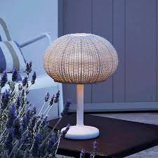 Bover Garota Mini Led Eine Leuchte Die Durch Ihr Design Mediterrane Stimmung Verbreitet Und An Laue Sommernachte Am Meer Erinnert Aussenlampe Lampentisch Led