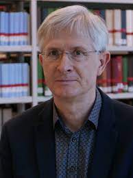 I'm a specialist in animation, design and motion. Krzysztof Kozlowski Erhalt Senior Fellowship