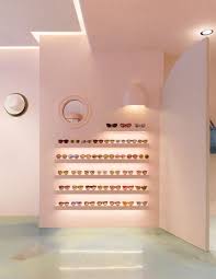 Lighting Stores Let S Find Out The Best Mid Century Modern Lighting Designs For Your Mid Century Modern Hom Retail Store Design Shop Interiors Store Interiors