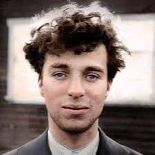 Vamos a ver quien conoce este objeto y para que es. Aquíen le toco usarlo  en nuestra infancia.