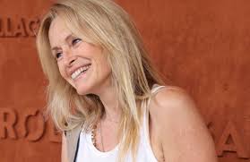 Estelle Lefébure revient sur son histoire d’amour avec David Hallyday : « Ça a vraiment été le coup de foudre