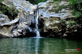 Selain menikmati segarnya air curug, wisatawan juga bisa mencoba paket tubing. 13 Destinasi Wisata Purbalingga Ini Akan Membuatmu Takjub