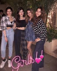 4 280 Likes 11 Comments Janhvi Kapoor X2f Khushi Kapoor Janhviandkhushi On Instag Celebrity Casual Outfits Bollywood Girls Beautiful Bollywood Actress