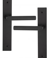 Poignee De Porte Interieure En Metal Noir Sur Plaque Bec De Cane Entraxe 195 Mm Brunella Poignee De Porte Door Handles Doors Interior Doors