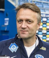 Hun er en strålende dame, sier Gabrielsen etter den spontane  premieutdelinga på tribunen