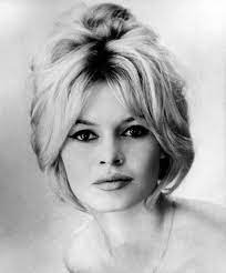Brigitte bardot look dieser haarschnitt ist 2017 trend. Brigitte Bardot Viviensophieblog