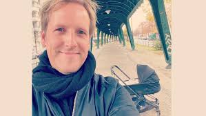 Seine kollegen sind bestürzt und trauern in den sozialen medien. Bntzswrq7brx M