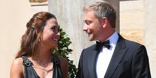 Bei diesen promipaaren spielt das alter keine rolle. Fdp Chef Christian Lindner Zeigt Neue Freundin Franca Lehfeldt Von Rtl Express De