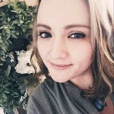 Leslie Scheer's Instagram, Twitter & Facebook