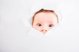 Die von beiden augen gelieferten informationen verschmelzen nun zu einem bild und das baby kann nun auch räumlich sehen. Ist Das Hell Hier Ab Wann Konnen Sauglinge Sehen Mibaby Magazin Ratgeber Testberichte Fur Eltern