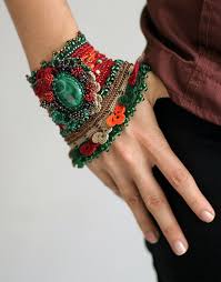 Yesil Boncuklu Orgu Bileklik Modeli Jpg 736 940 Orgu Bileklik Modelleri Tig Isleri Bohem Bilezikler