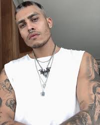 Oscar Ernst's Instagram, Twitter & Facebook