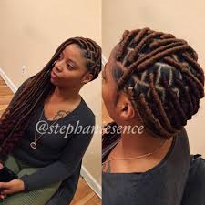 Black And Honey Blonde Faux Locs 2 Weeks Old She Just Came For A Bun Jumbo W Honey Blonde Highlights Fauxlocs Goddesslocs F Honey Blonde Highlights Blonde Highlights Honey Blonde