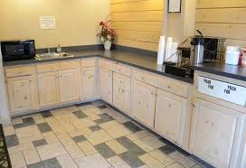 Discover the area's water adventures with kayaking and water tubing nearby, or enjoy the great outdoors with skydiving and horse riding. Paddle Wheel Hotel Home Facebook