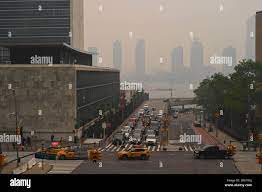 Photo by: NDZSTAR MAXIPx 2023 6723 A haze from Canada wildfires covers  traffic in front of the United Nations building on June 7, 2023 in New York  City Stock Photo - Alamy