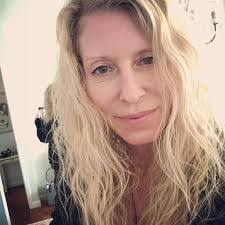 Arianna Barlow's Instagram, Twitter & Facebook