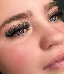 Hey everyone my name is Keeli & I'm a lash tech here in town! If anyone is  looking to get the perfect set of lashes for Valentine's Day I'm your  girl!! I