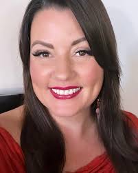 Amanda Deming, the owner of Inside Out Mobile Spa has established herself  as a powerful force in the wellness community for the past 18 years. As a  Certified Holistic Practitioner, Massage Therapist,