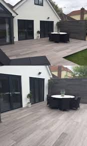 Toller Moderner Holzeffektpatio Aus Valverdi Chaletfliesen Lieben Sie Die Ad Holzeffekt En 2020 Terrasse Maison Moderne Patio Moderne Amenagement Jardin Devant Maison